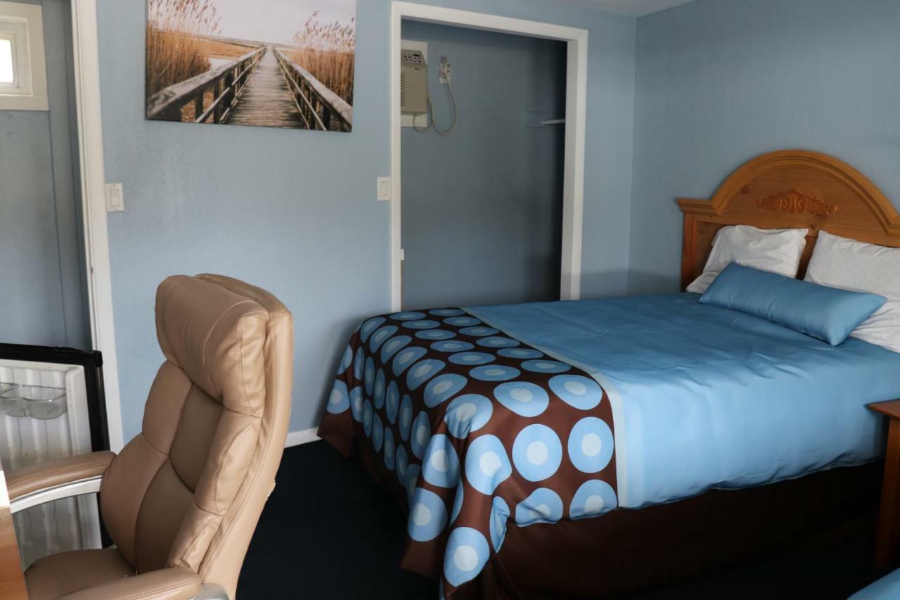 Hitching Post Country Motel Cornwall Bagian luar foto