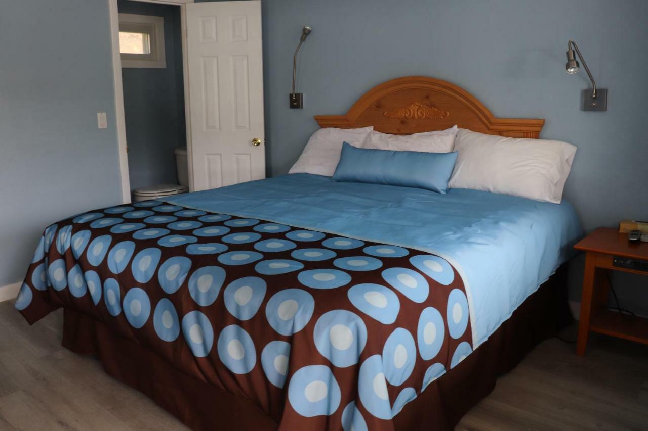 Hitching Post Country Motel Cornwall Bagian luar foto