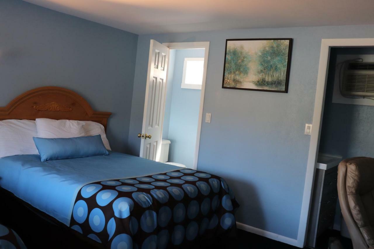 Hitching Post Country Motel Cornwall Bagian luar foto