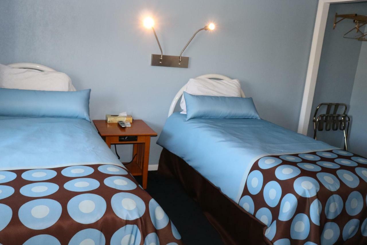 Hitching Post Country Motel Cornwall Bagian luar foto