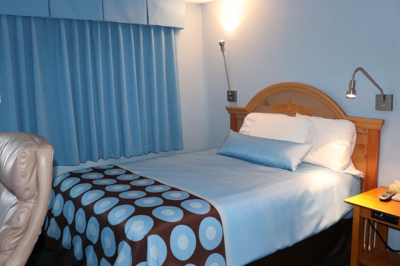 Hitching Post Country Motel Cornwall Bagian luar foto
