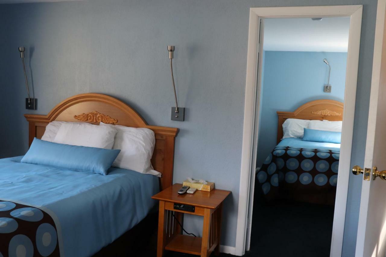 Hitching Post Country Motel Cornwall Bagian luar foto
