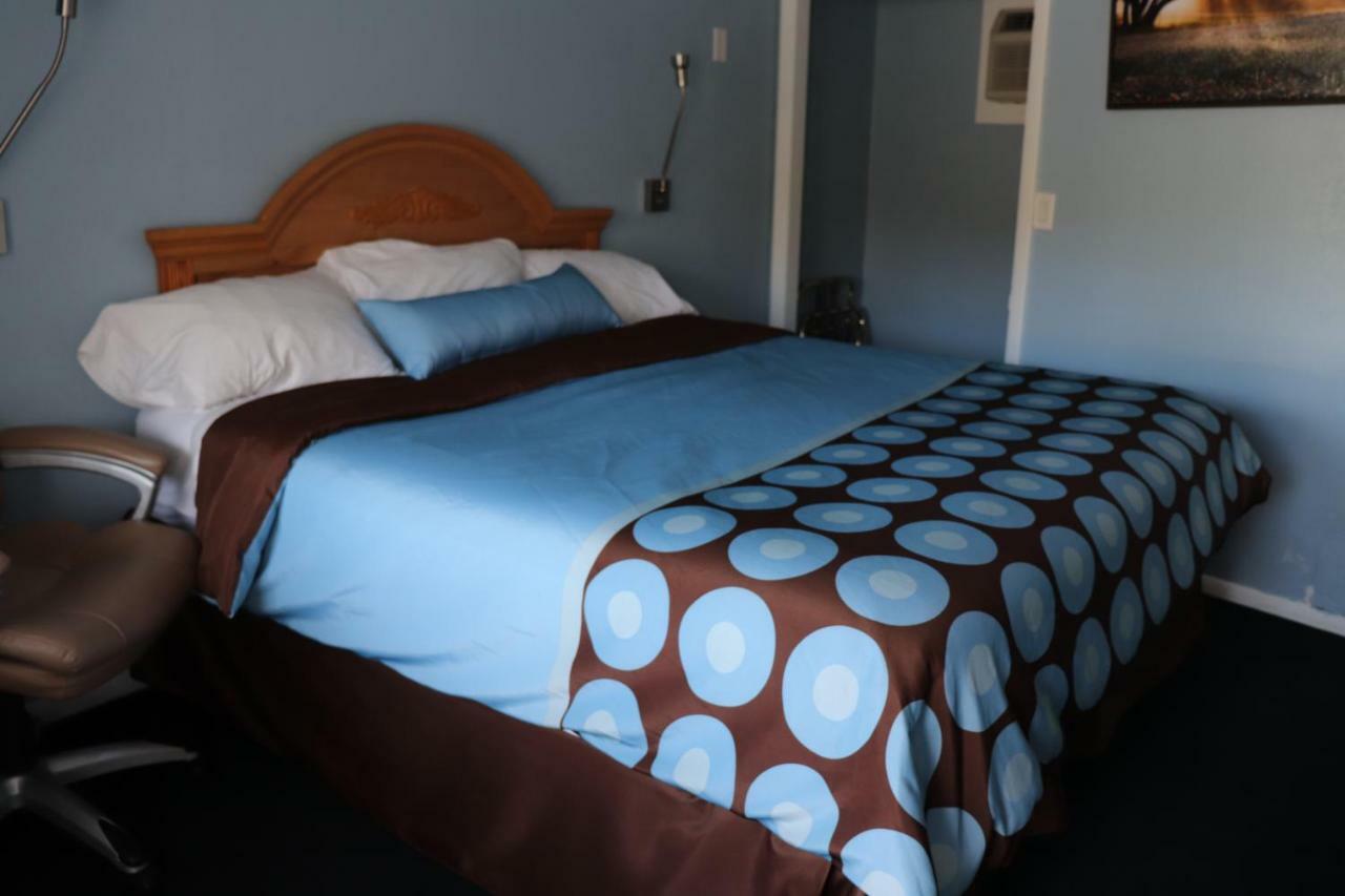 Hitching Post Country Motel Cornwall Bagian luar foto