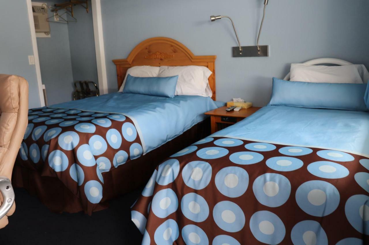 Hitching Post Country Motel Cornwall Bagian luar foto
