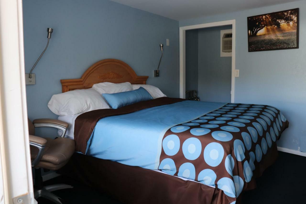 Hitching Post Country Motel Cornwall Bagian luar foto