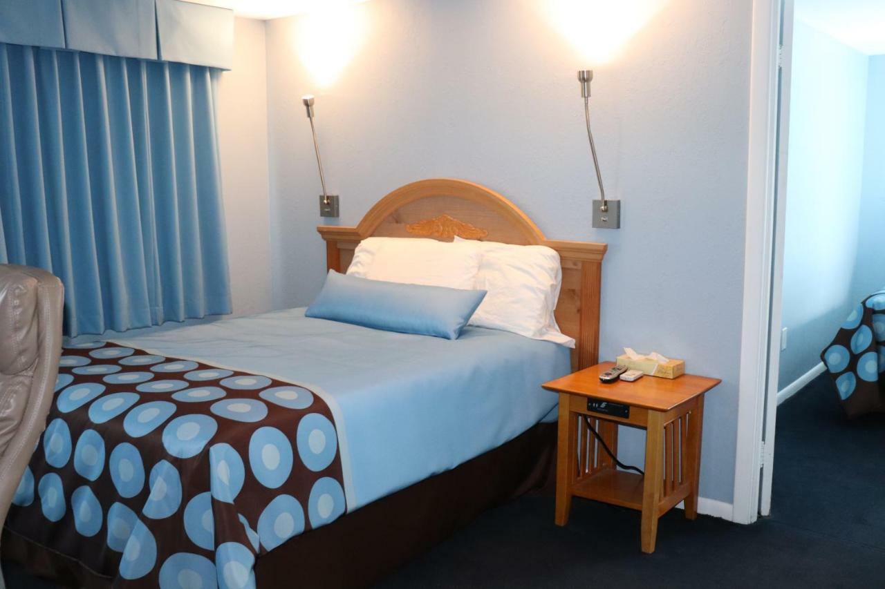 Hitching Post Country Motel Cornwall Bagian luar foto