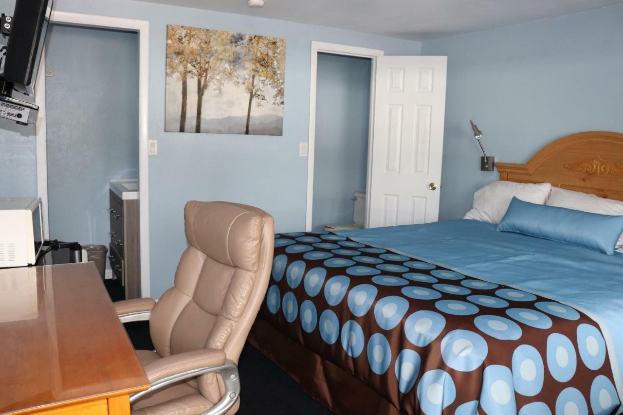 Hitching Post Country Motel Cornwall Bagian luar foto