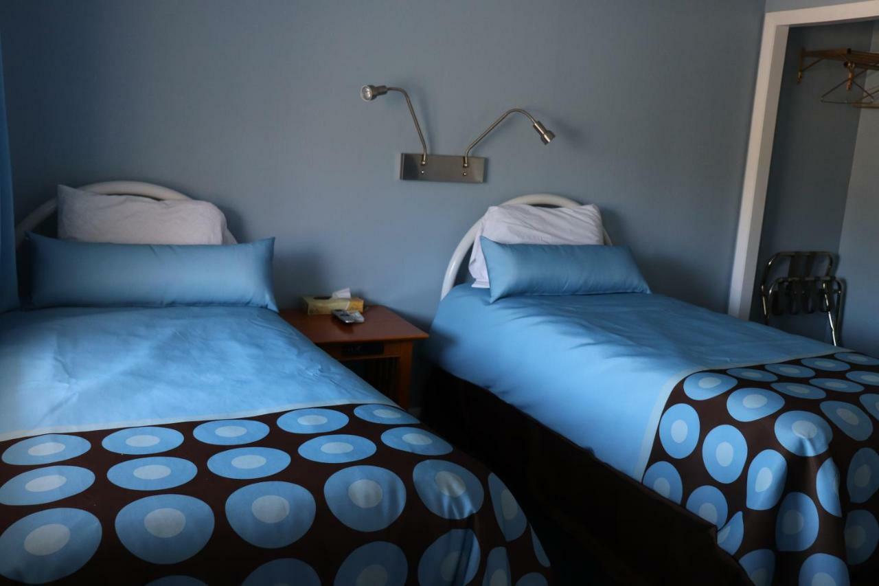 Hitching Post Country Motel Cornwall Bagian luar foto