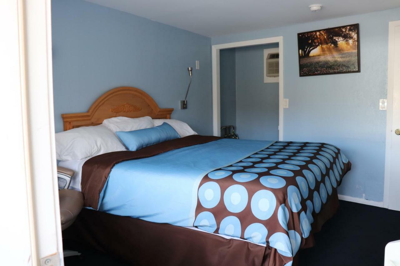 Hitching Post Country Motel Cornwall Bagian luar foto