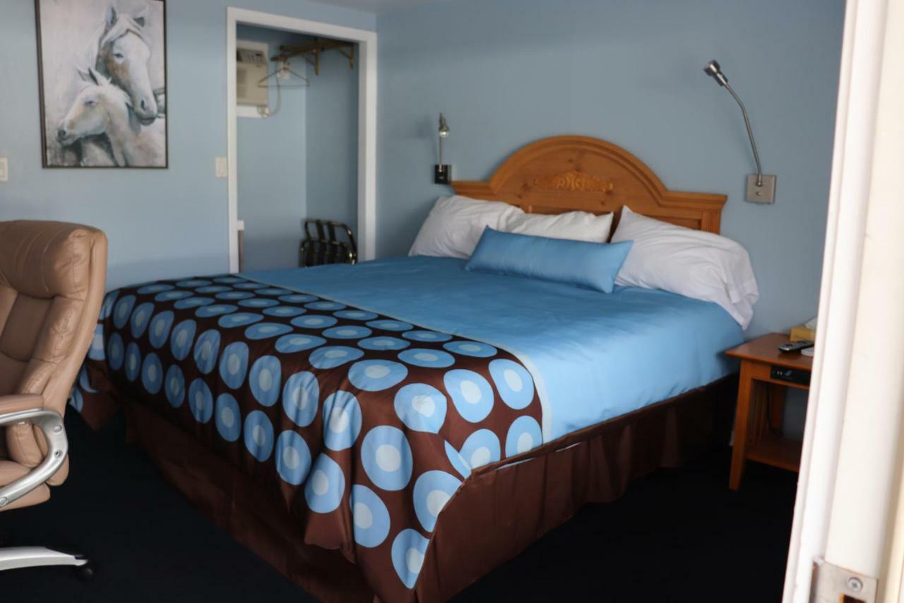 Hitching Post Country Motel Cornwall Bagian luar foto