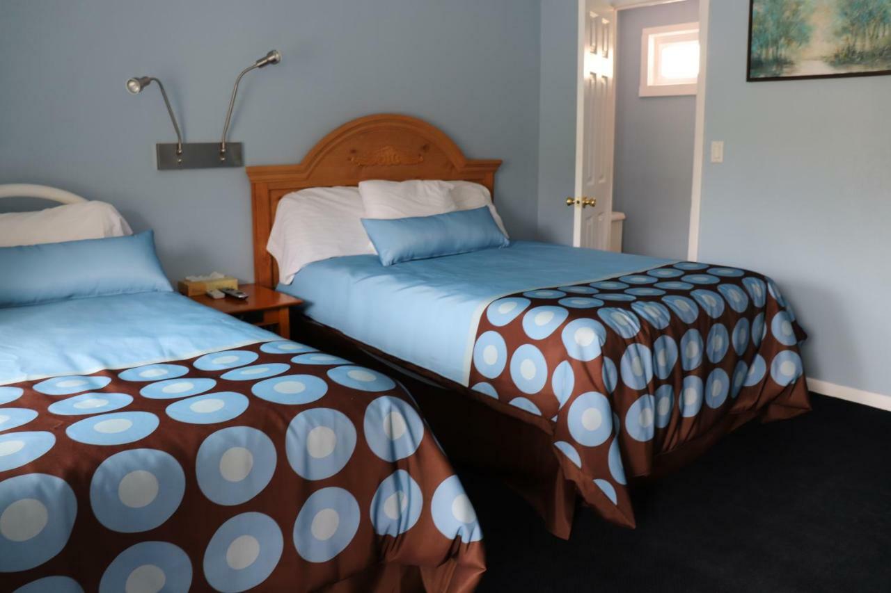 Hitching Post Country Motel Cornwall Bagian luar foto