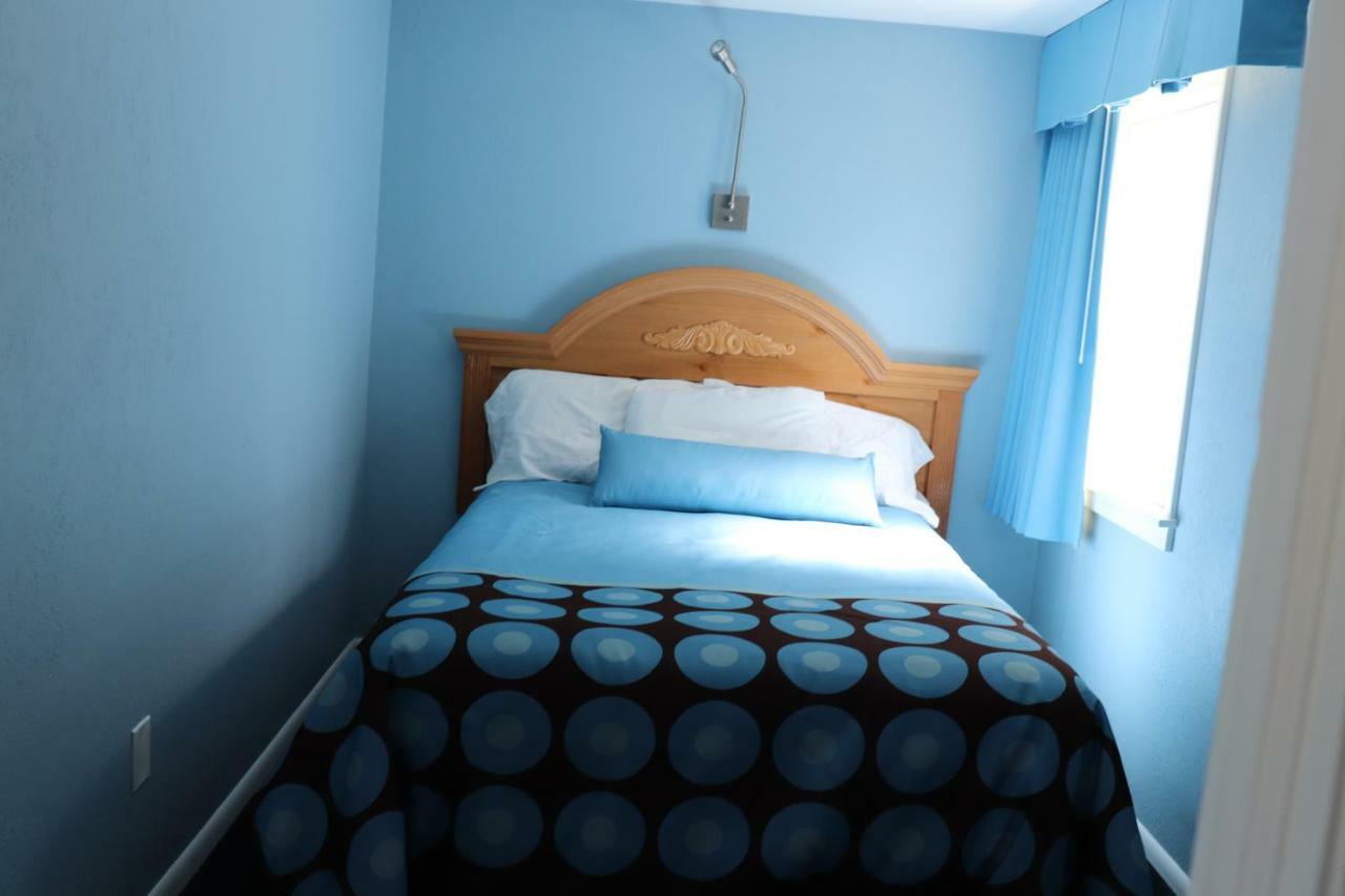 Hitching Post Country Motel Cornwall Bagian luar foto