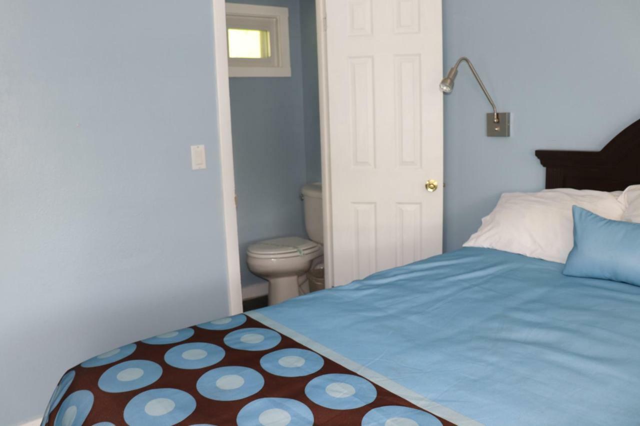 Hitching Post Country Motel Cornwall Bagian luar foto