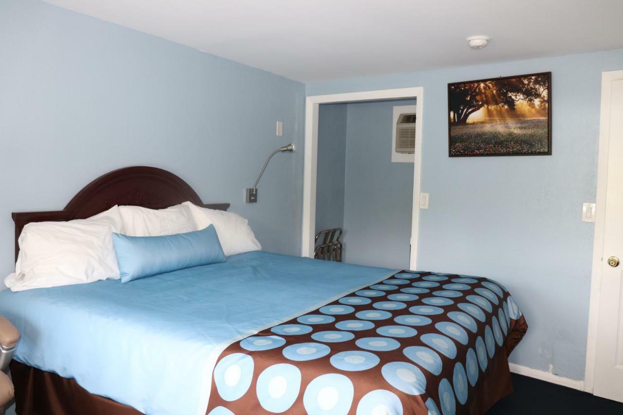 Hitching Post Country Motel Cornwall Bagian luar foto