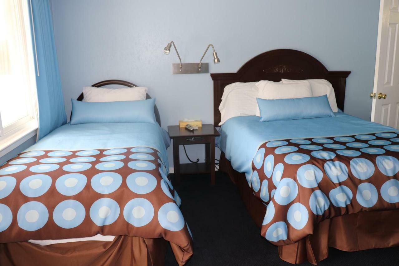 Hitching Post Country Motel Cornwall Bagian luar foto