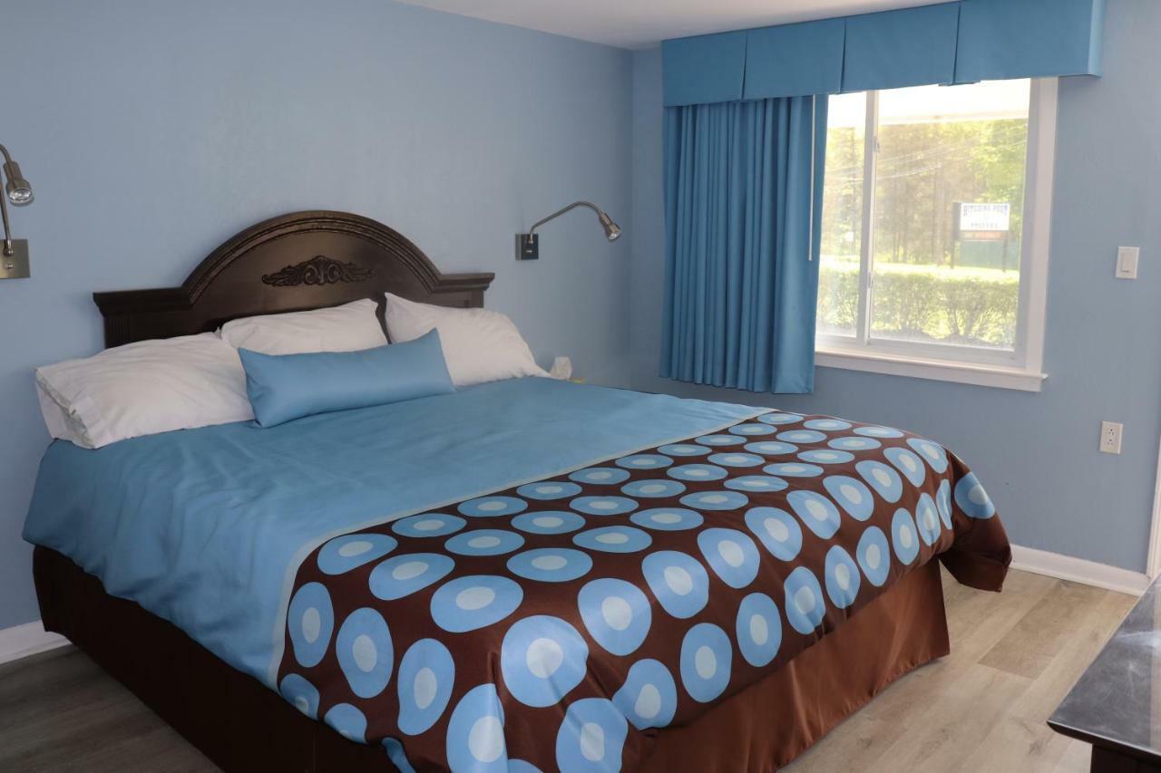 Hitching Post Country Motel Cornwall Bagian luar foto