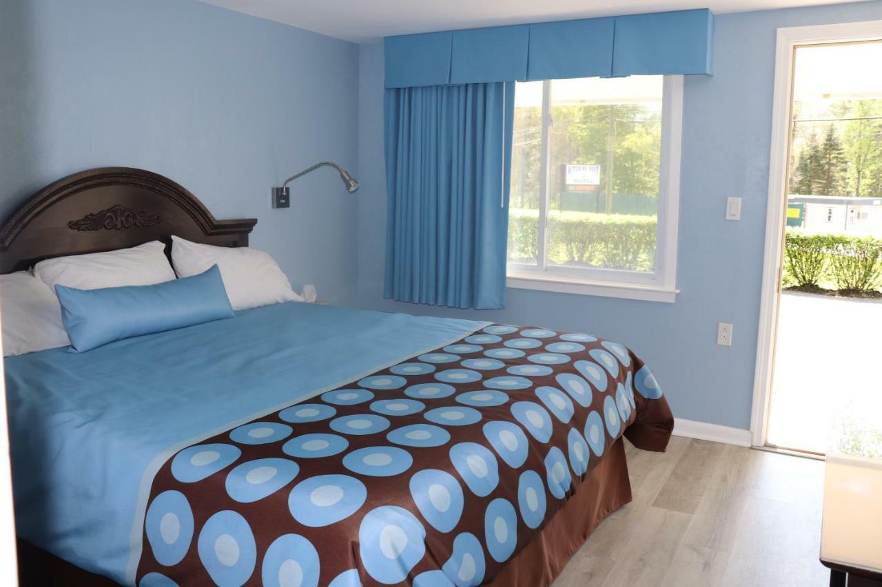Hitching Post Country Motel Cornwall Bagian luar foto