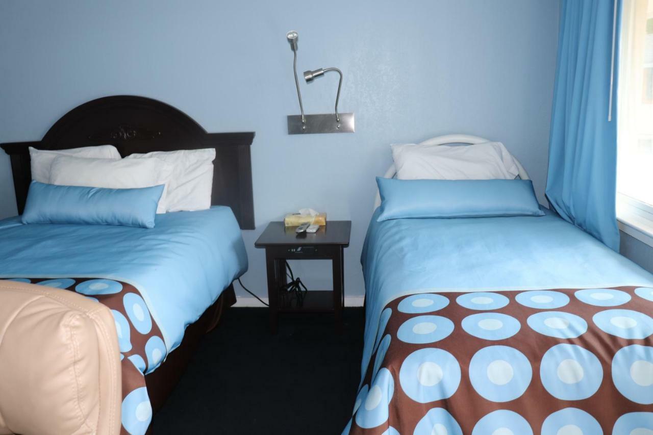 Hitching Post Country Motel Cornwall Bagian luar foto