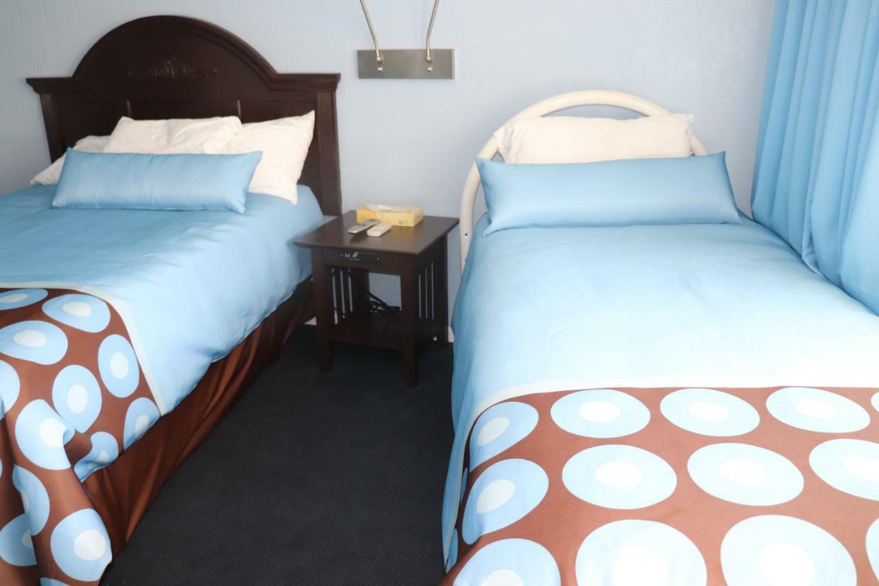 Hitching Post Country Motel Cornwall Bagian luar foto