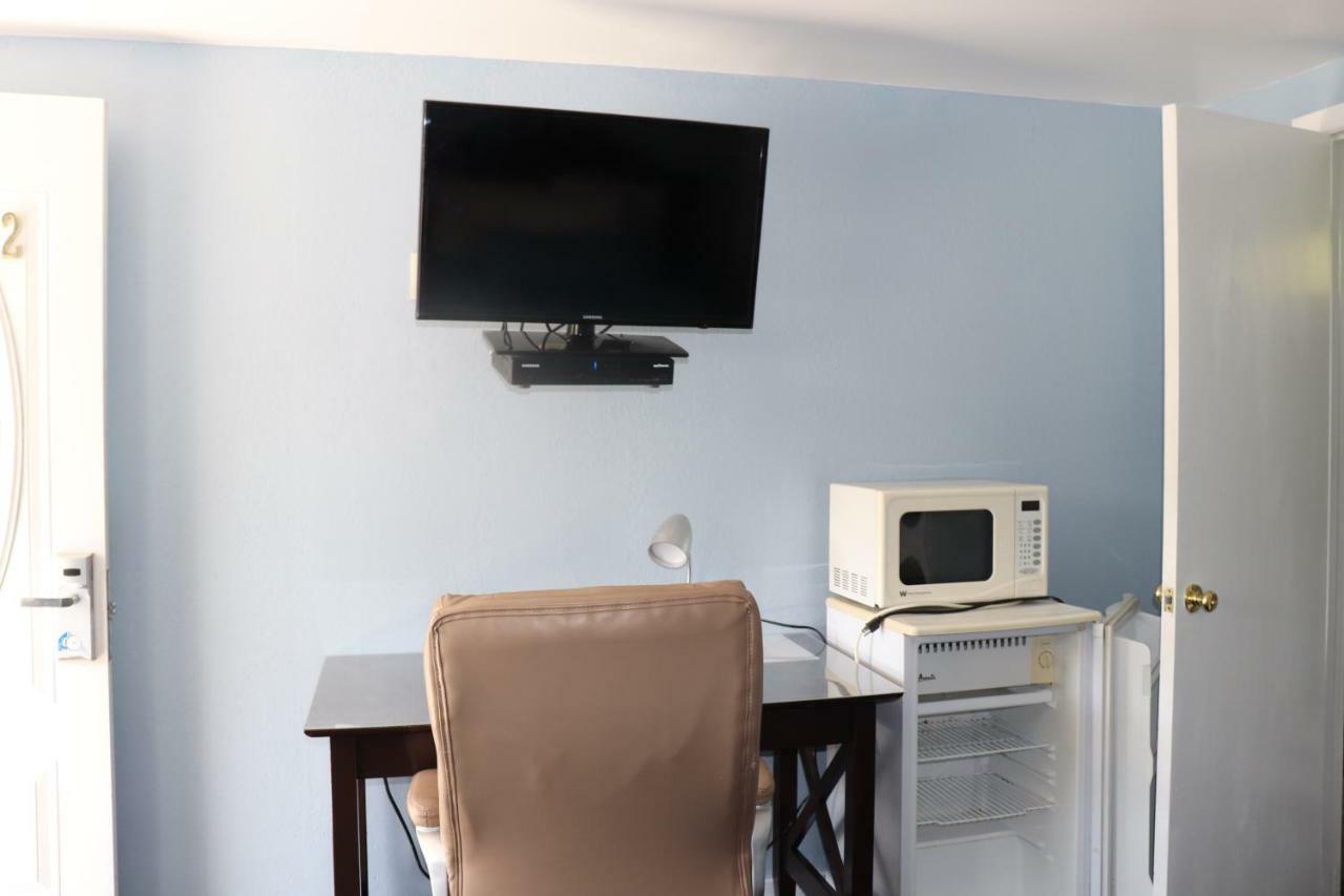 Hitching Post Country Motel Cornwall Bagian luar foto