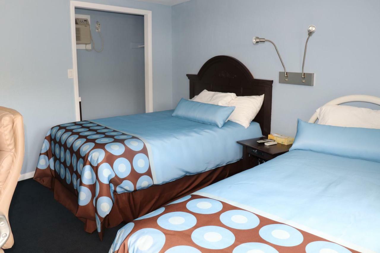 Hitching Post Country Motel Cornwall Bagian luar foto