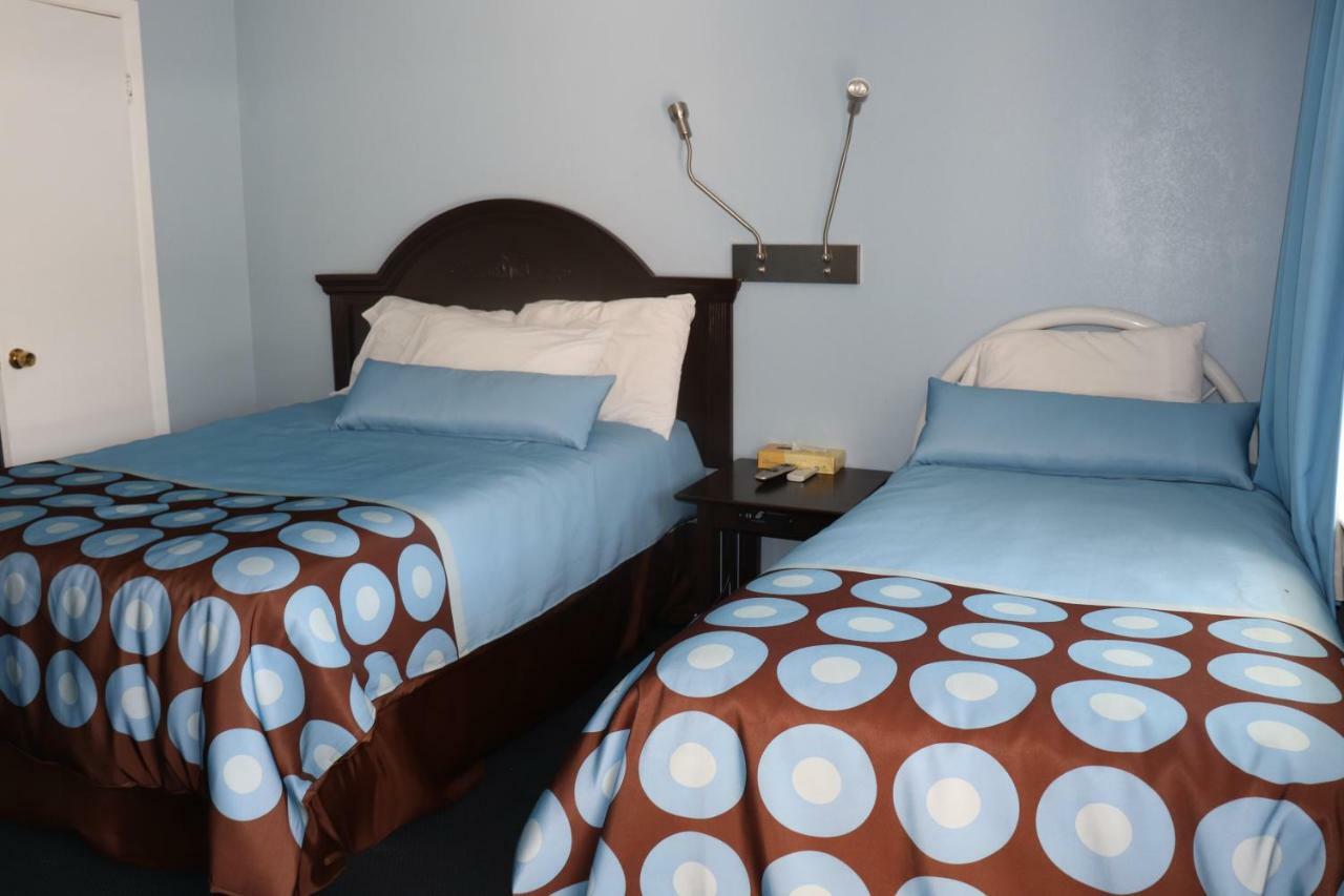 Hitching Post Country Motel Cornwall Bagian luar foto