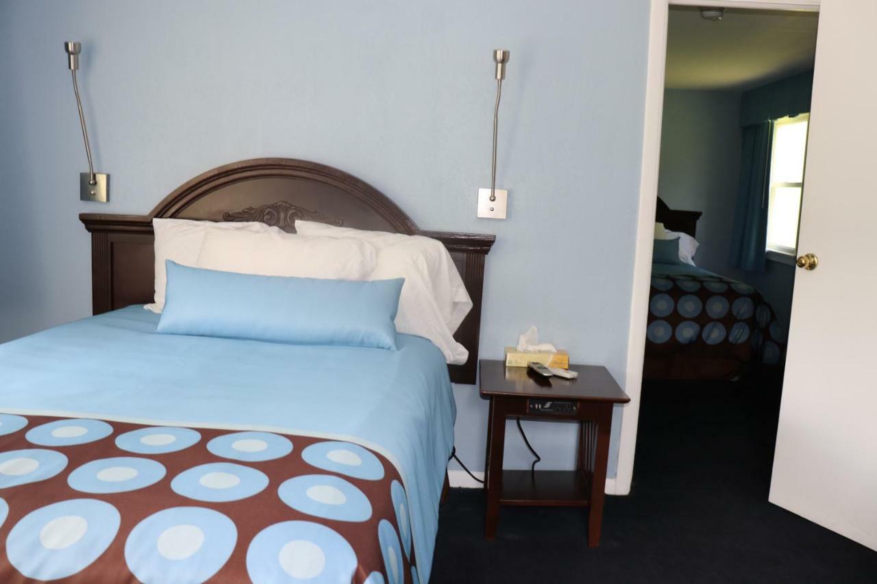 Hitching Post Country Motel Cornwall Bagian luar foto