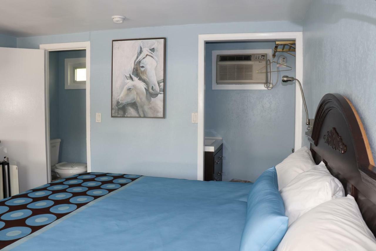Hitching Post Country Motel Cornwall Bagian luar foto