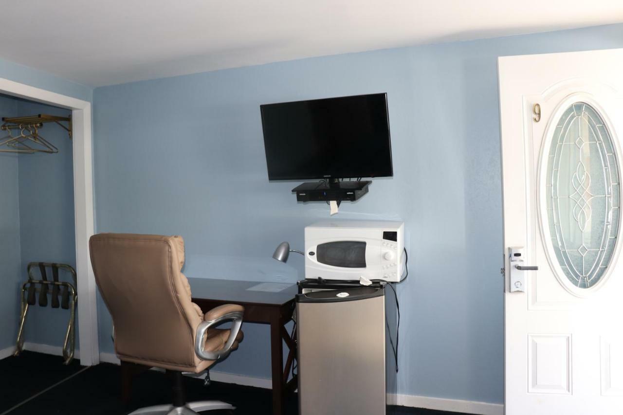 Hitching Post Country Motel Cornwall Bagian luar foto