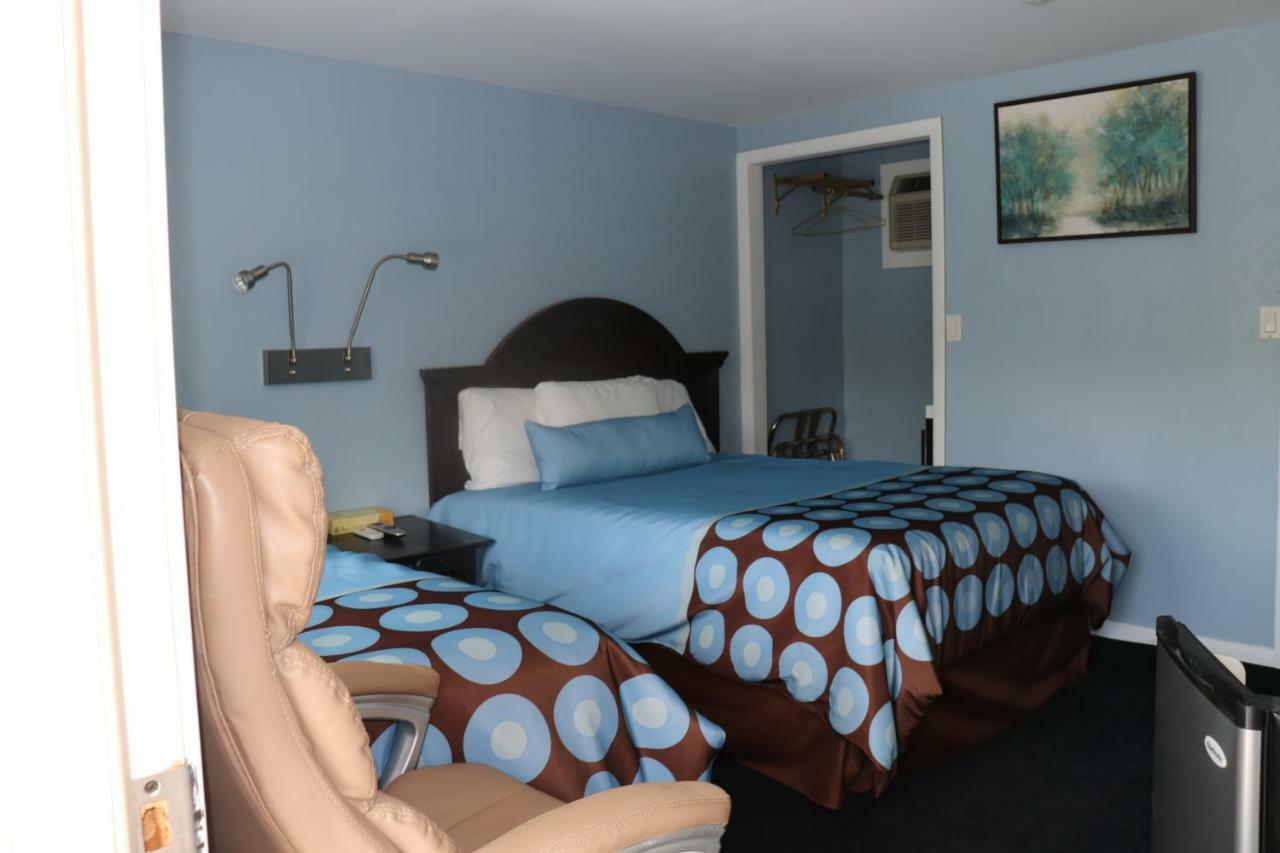 Hitching Post Country Motel Cornwall Bagian luar foto