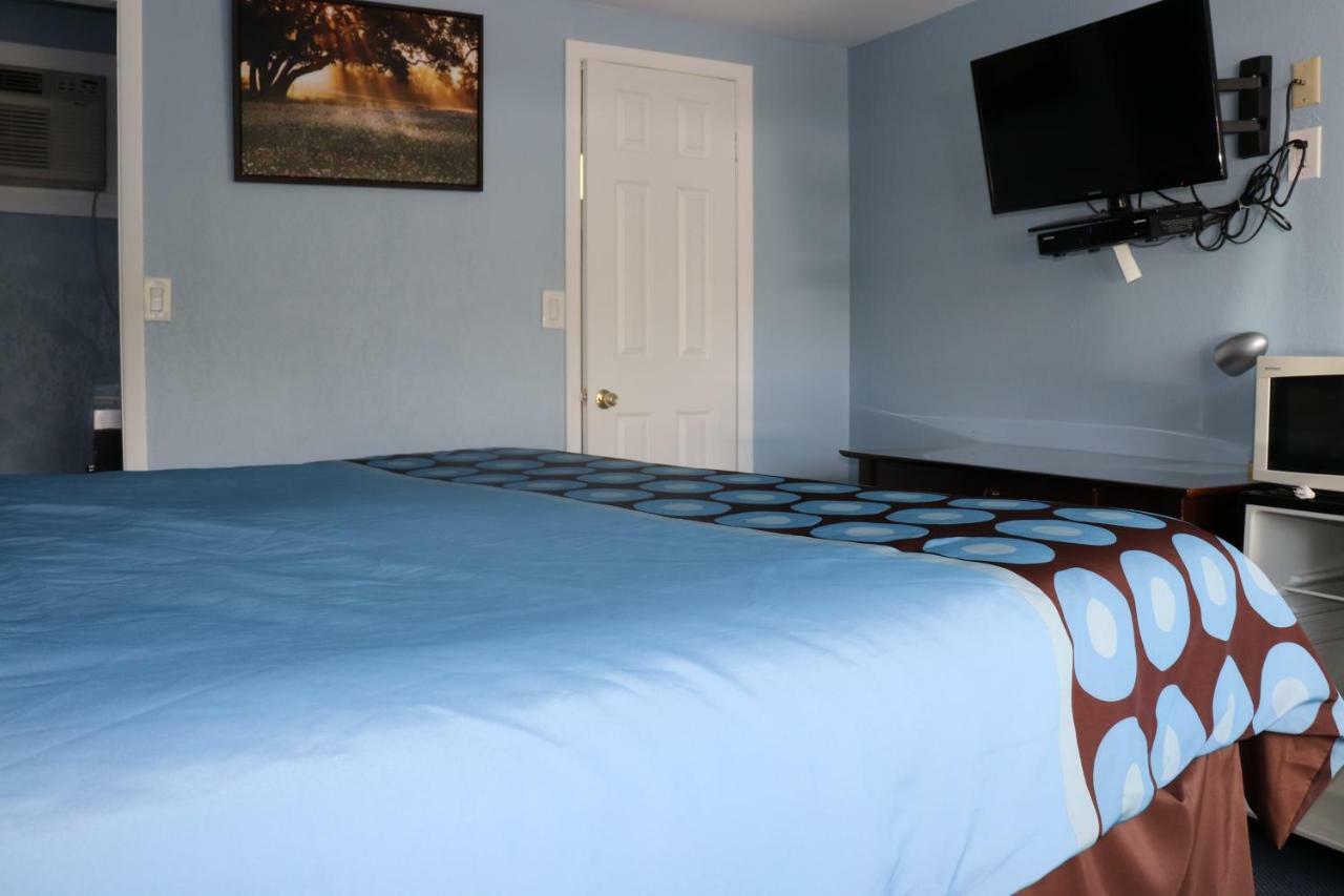 Hitching Post Country Motel Cornwall Bagian luar foto