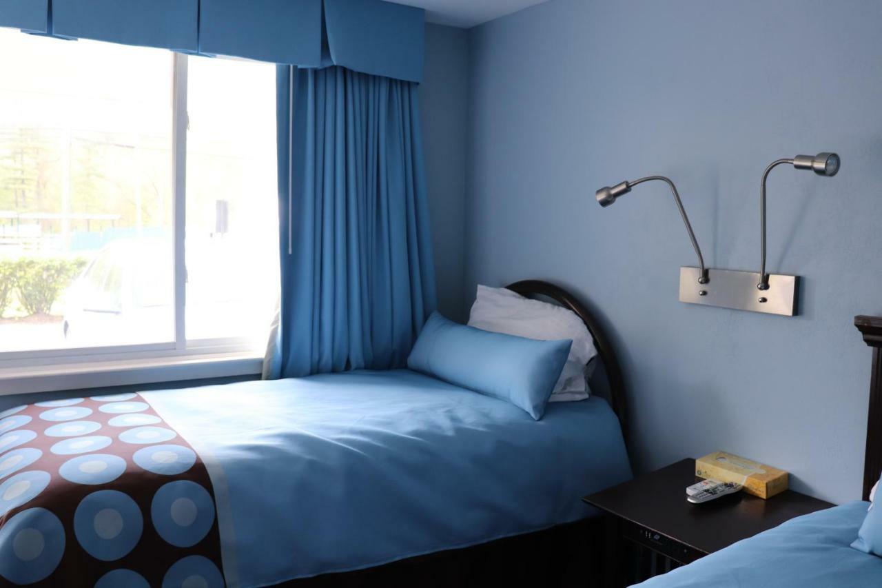 Hitching Post Country Motel Cornwall Bagian luar foto