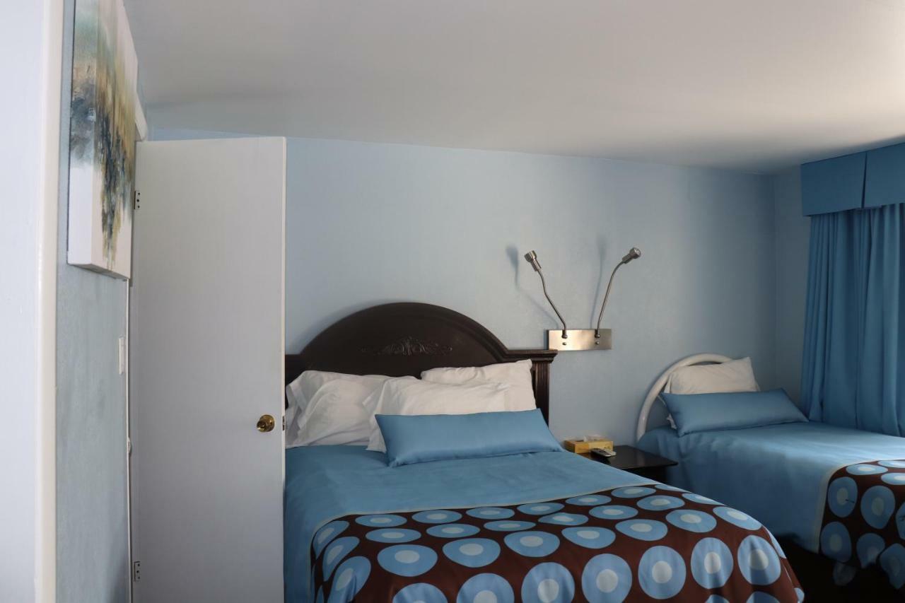 Hitching Post Country Motel Cornwall Bagian luar foto
