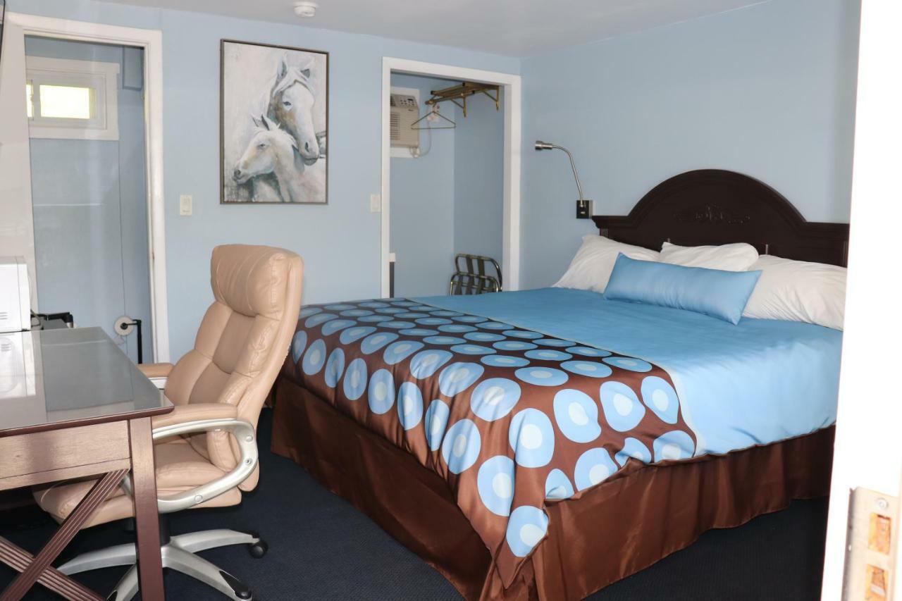 Hitching Post Country Motel Cornwall Bagian luar foto
